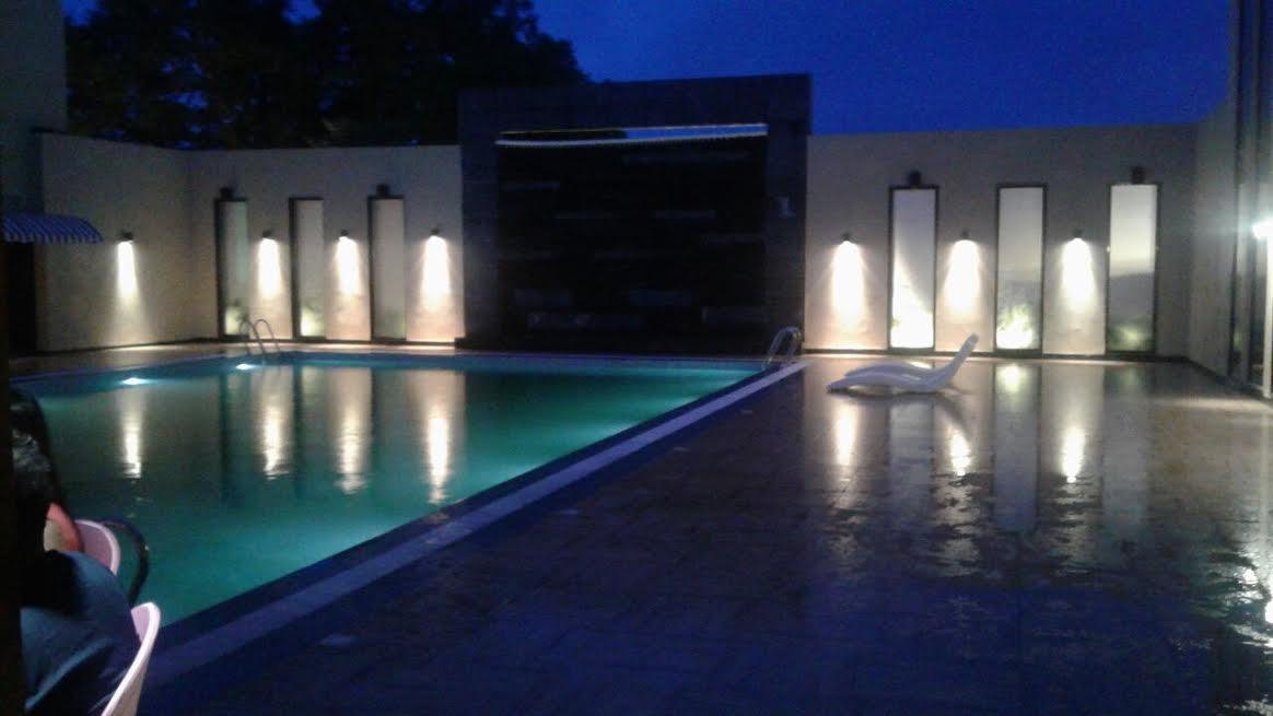 Hotel The Arindum Katni Esterno foto