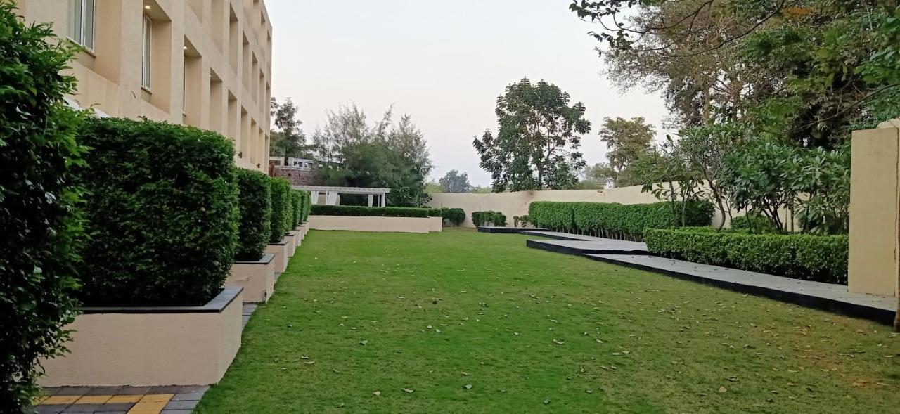 Hotel The Arindum Katni Esterno foto