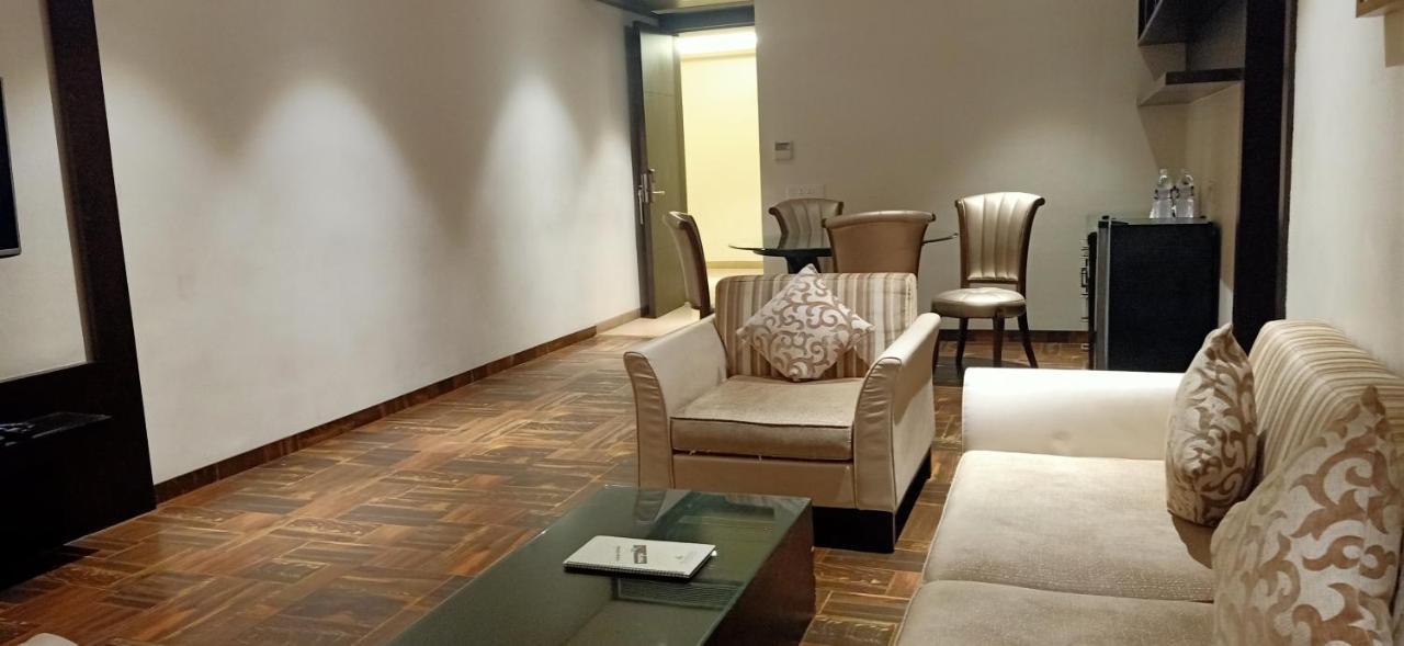 Hotel The Arindum Katni Esterno foto